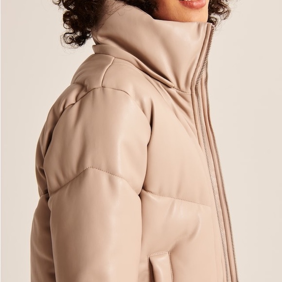 NWT Abercrombie & Fitch Vegan Leather Crop Puffer Jacket Beige M - Picture 5 of 12